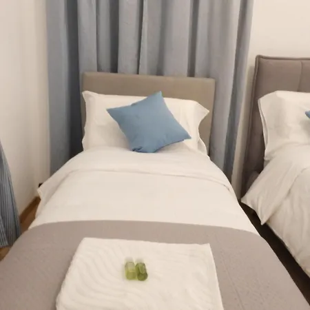 아파트 Grandma's